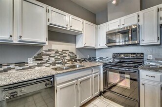 5310 Keller Springs Rd in Dallas, TX - Building Photo - Building Photo