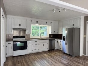 1694 Arthur Dr in Wooster, OH - Building Photo - Building Photo