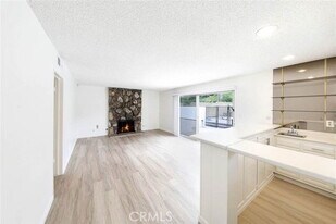 6720 Swarthmore Dr in Anaheim, CA - Building Photo