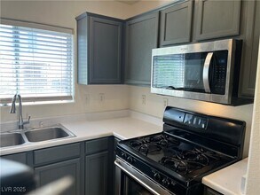 4061 Asante Cove St in Las Vegas, NV - Building Photo - Building Photo