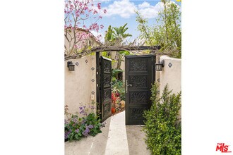 2319 Meadow Valley Terrace in Los Angeles, CA - Building Photo - Building Photo