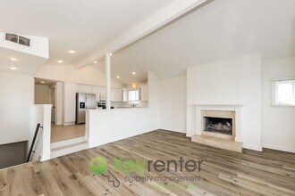 210 33rd St in Newport Beach, CA - Building Photo - Building Photo