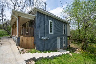 326 Maple St in Lewisburg, TN - Building Photo