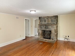 807 Mt Jefferson Rd in West Jefferson, NC - Building Photo - Building Photo