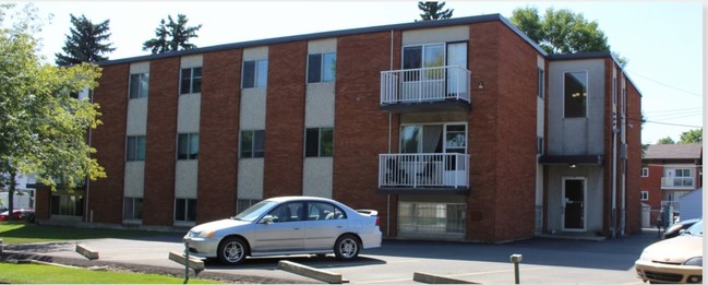 Dunhill Apartments in Edmonton, AB - Building Photo - Building Photo