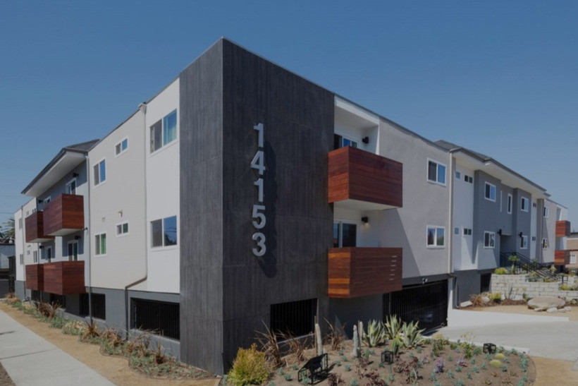 Victory Apartments in Van Nuys, CA - Building Photo