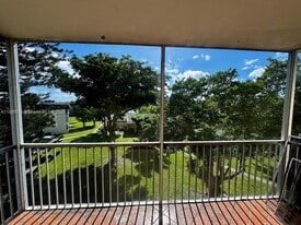 1450 NE 191st St in Miami, FL - Building Photo