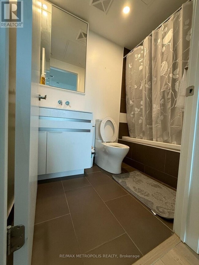 197 Yonge St in Toronto, ON - Building Photo - Building Photo