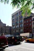 64 W 15th St in New York, NY - Building Photo