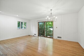 121 Squire Hill Rd in Montclair, NJ - Building Photo - Building Photo