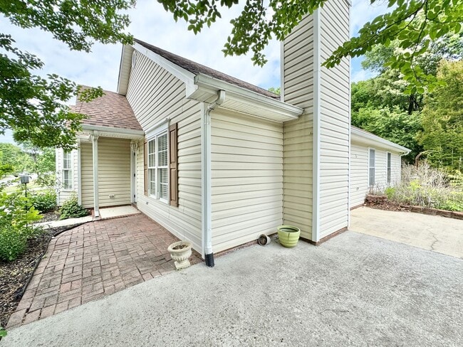 3529 Bent Trace Dr in High Point, NC - Building Photo - Building Photo