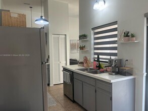 7164 LILE Ter in Ft. Myers, FL - Building Photo - Building Photo