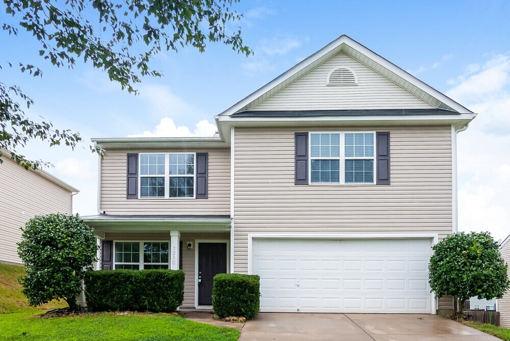 721 Overlook Rd in Lowell, NC - Building Photo
