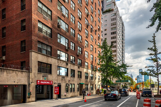 50 Sutton Pl S in New York, NY - Building Photo - Building Photo