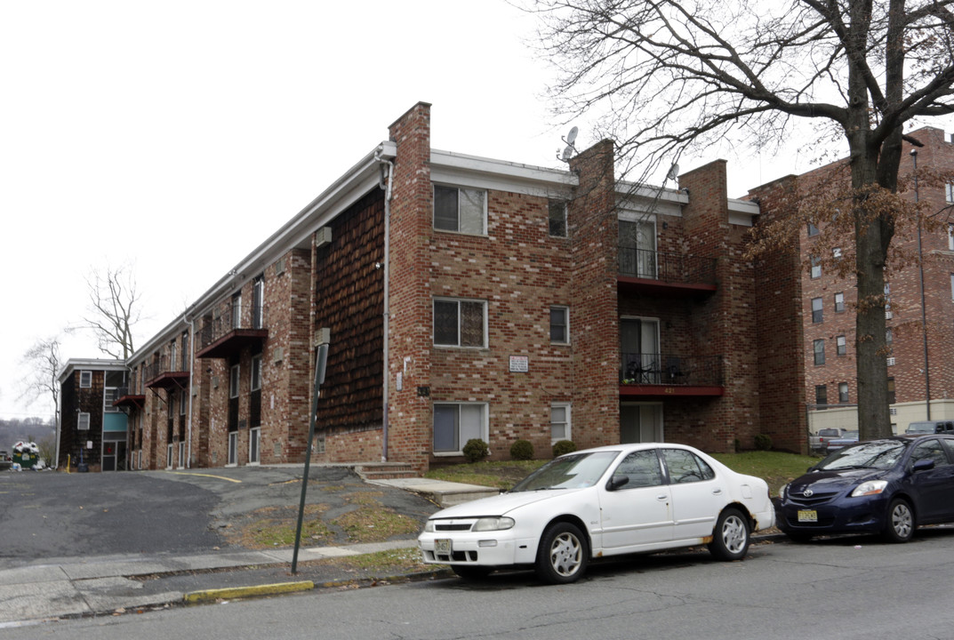 421 Lincoln Ave in Orange, NJ - Building Photo