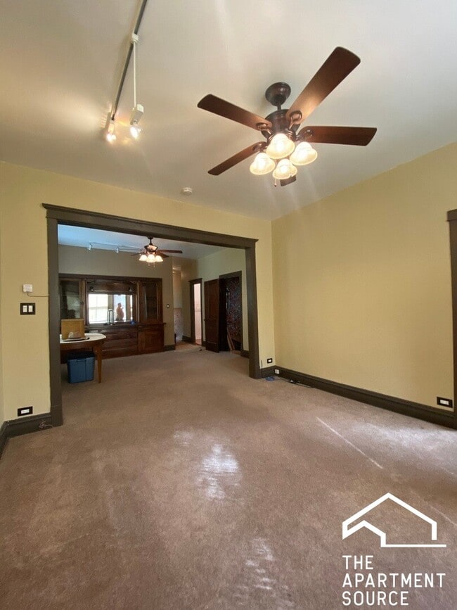 3534 W Lyndale St, Unit 2