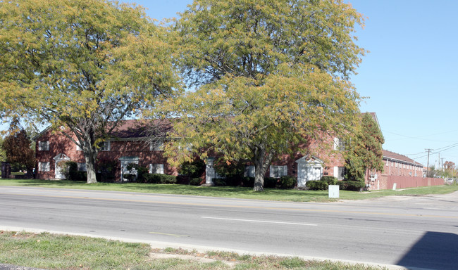 Charleston East Apartments in Indianapolis, IN - Foto de edificio - Building Photo