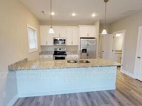 22 Cedar St in Asheville, NC - Building Photo - Building Photo