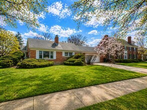 200 Cherry St in Park Ridge, IL - Building Photo - Building Photo