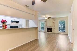 10616 Mellow Ln in Austin, TX - Building Photo - Building Photo