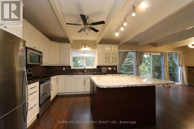 112 Anndale Dr in Toronto, ON - Building Photo - Building Photo