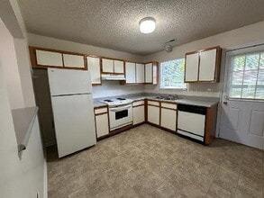123 Live Oak Ct in Jacksonville, NC - Building Photo - Building Photo