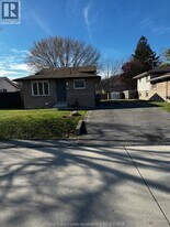 3887 Bliss Rd in Windsor, ON - Building Photo