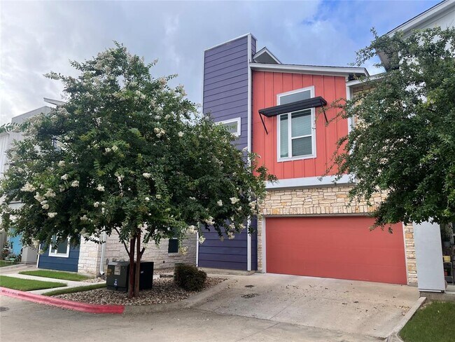 8922 Menchaca Rd in Austin, TX - Building Photo - Building Photo