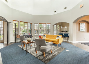 Beaumont Trace in Beaumont, TX - Building Photo - Interior Photo