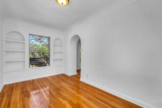 867 S Le Doux Rd in Los Angeles, CA - Building Photo - Building Photo