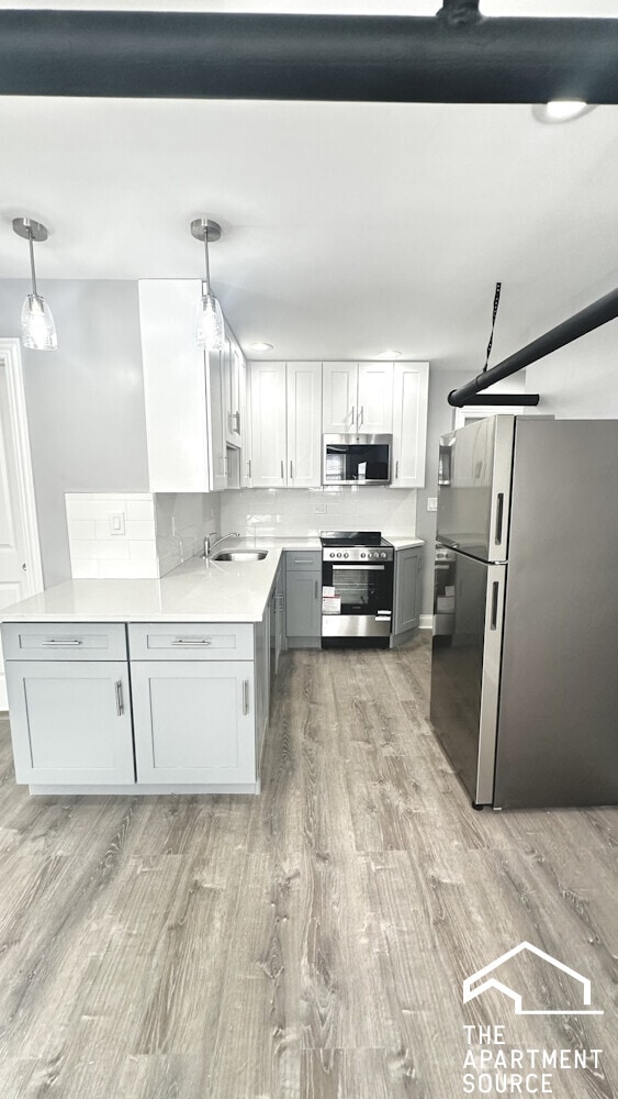 property at 1224 W Rosemont Ave