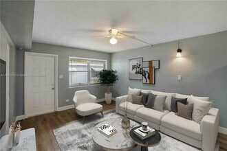 817 NW 12th Ave in Fort Lauderdale, FL - Building Photo - Building Photo