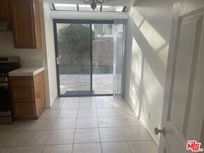 19704 Crystal Hills Dr in Los Angeles, CA - Building Photo - Building Photo
