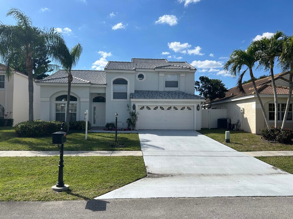 9589 Tavernier Dr in Boca Raton, FL - Building Photo
