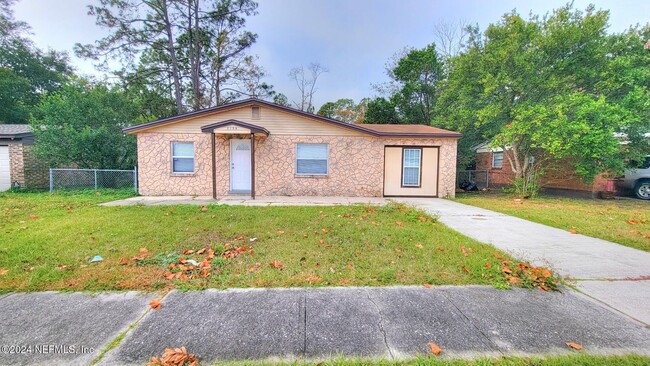 2156 Kusaie Dr in Jacksonville, FL - Building Photo - Building Photo