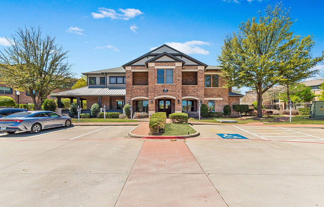 The Cesera 55+ Apartments in Garland, TX - Foto de edificio