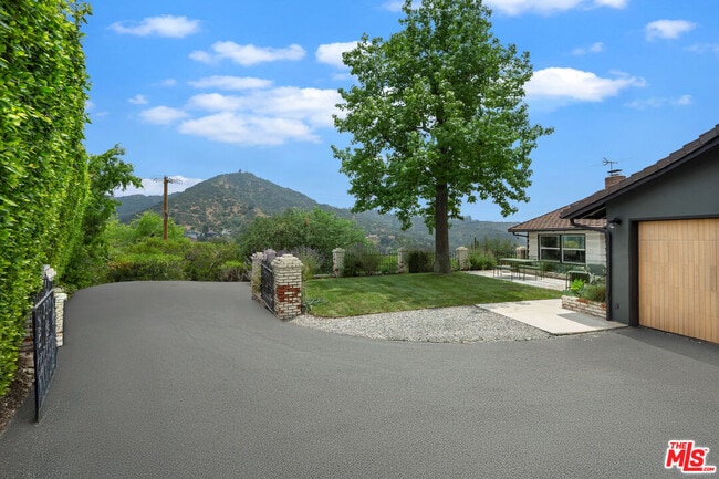 property at 1741 Golf Club Dr