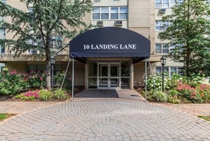 10 Landing Lane in New Brunswick, NJ - Building Photo