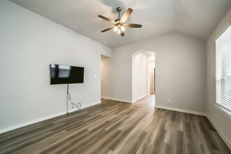 434 Soapberry Tree Ct in Willis, TX - Building Photo - Building Photo