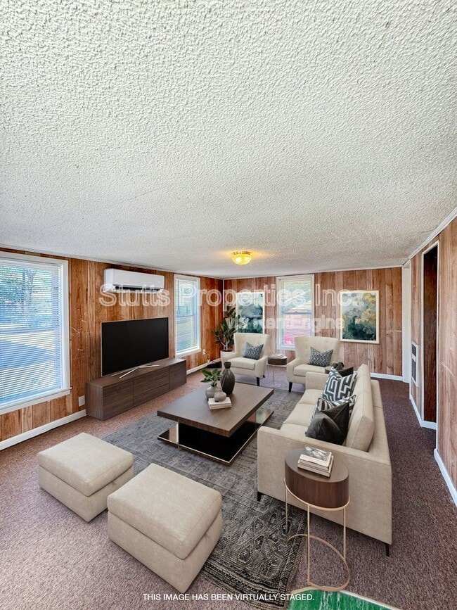 property at 316 S Chestnut St