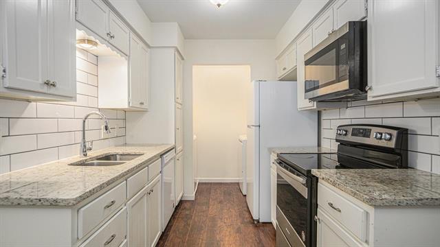 property at 2107 Mistletoe Ave