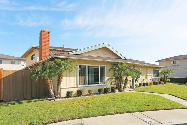 16532 Delton Cir in Huntington Beach, CA - Building Photo - Building Photo