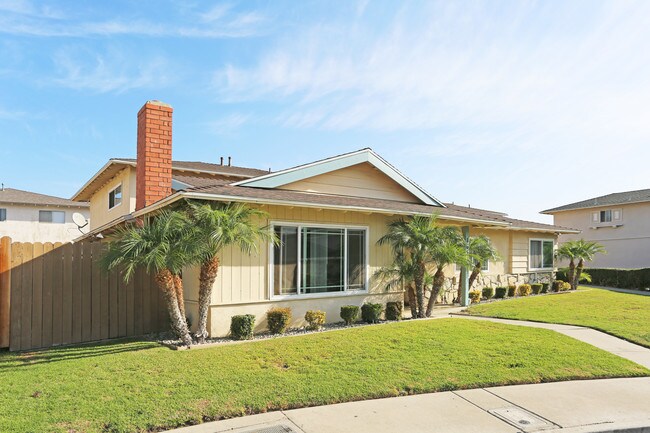 16532 Delton Cir in Huntington Beach, CA - Foto de edificio - Building Photo