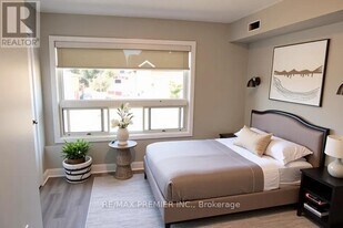 1657 Weston Rd in Toronto, ON - Building Photo