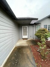 3032 Mooreland Ave NE in Salem, OR - Building Photo - Building Photo