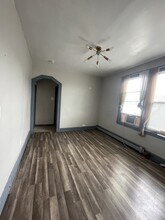 169 Wegman Pky, Unit 3 in Jersey City, NJ - Building Photo - Building Photo