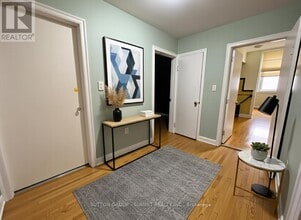 16 Kingsway Dr in Hamilton, ON - Building Photo - Building Photo