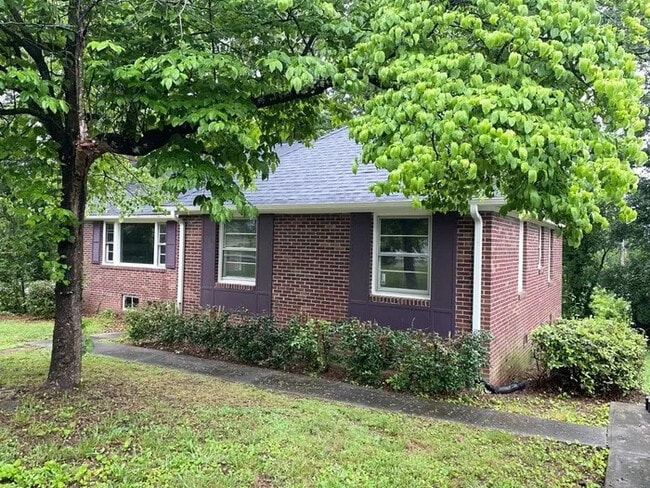 108 Williamsburg Dr in Greenville, SC - Foto de edificio - Building Photo