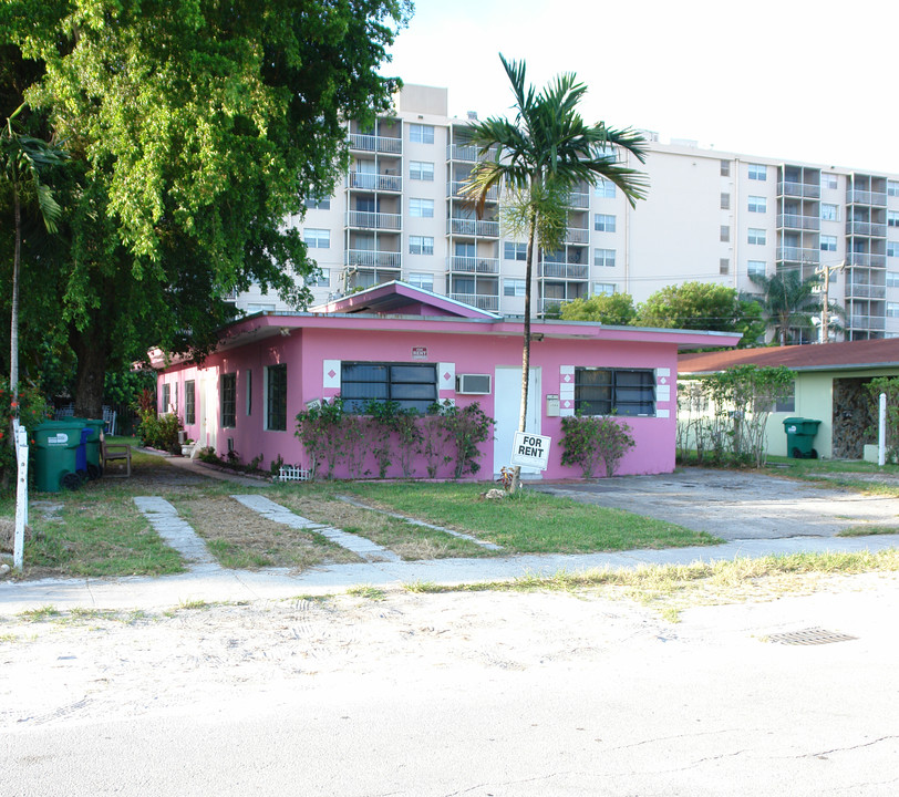 1280 NE 109th St in Miami, FL - Foto de edificio