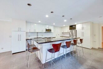 101 Scholz Plaza in Newport Beach, CA - Building Photo - Building Photo
